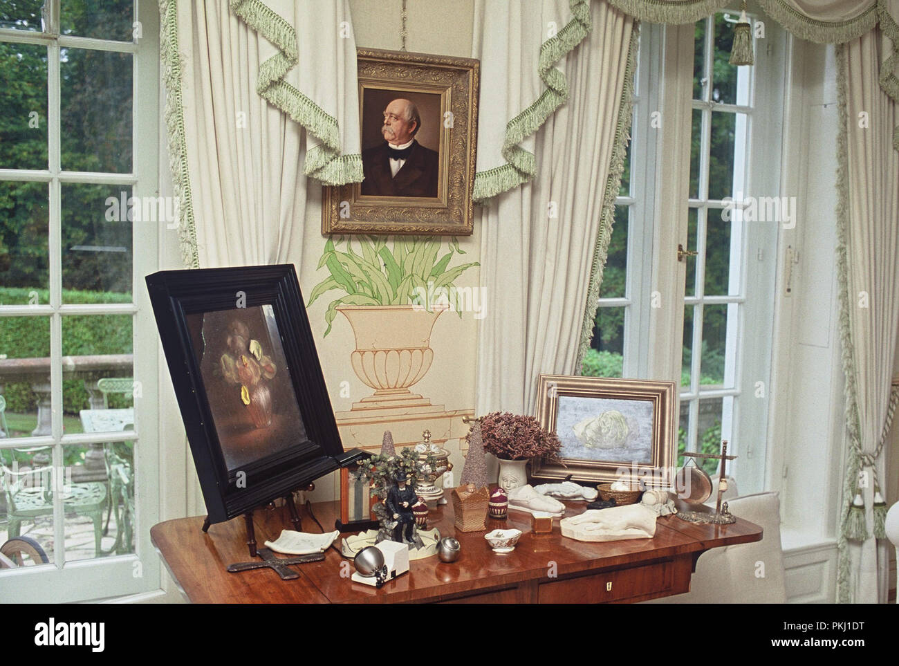 Im Haus des Familiensitz der Bismarcks Schloss Friedrichsruh nahe Hamburg, Deutschland 2006. Dans la chambre de la résidence familiale du château de Bismarck Friedrichsruh près de Hambourg, Allemagne 2006. Banque D'Images