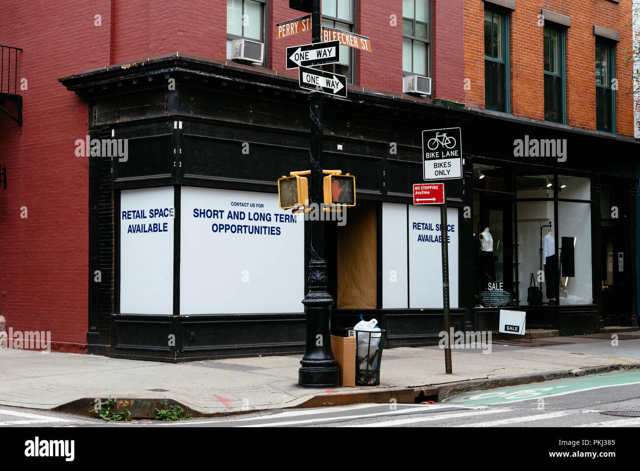 L'espace disponible pour la vente au détail ou de location au vieux bâtiment coloré à Greenwich Village à New York Banque D'Images
