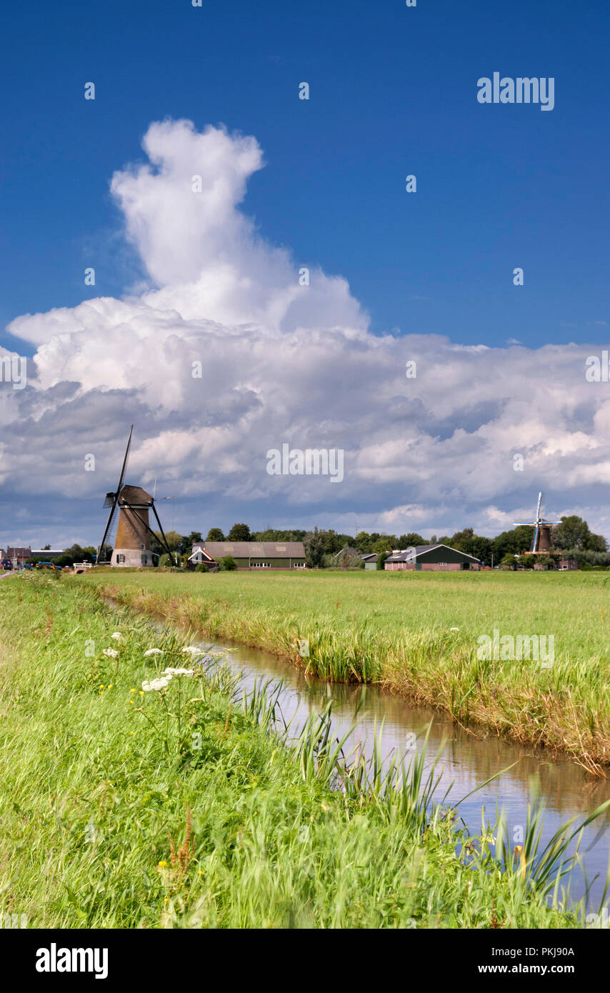 De lourds nuages près d'Oud-Alblas Banque D'Images