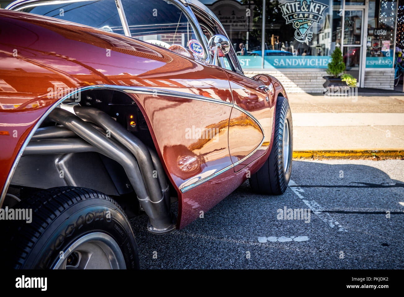 Eville En Fête 2018 car show à Evansville, Indiana. Classique restauré avec beaucoup de véhicules le long de la rue avec des tiges et de rat. Banque D'Images