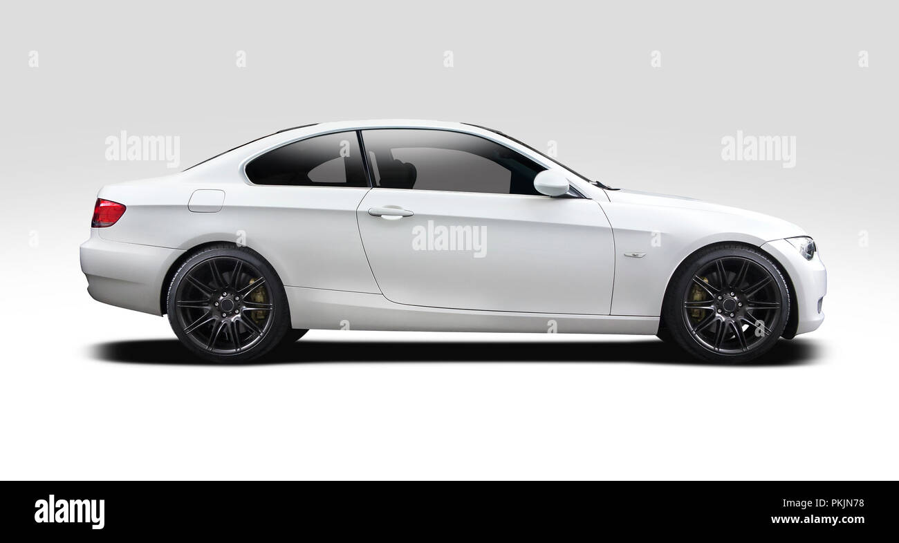 Voiture coupé allemand Premium vue latérale isolated on white Banque D'Images