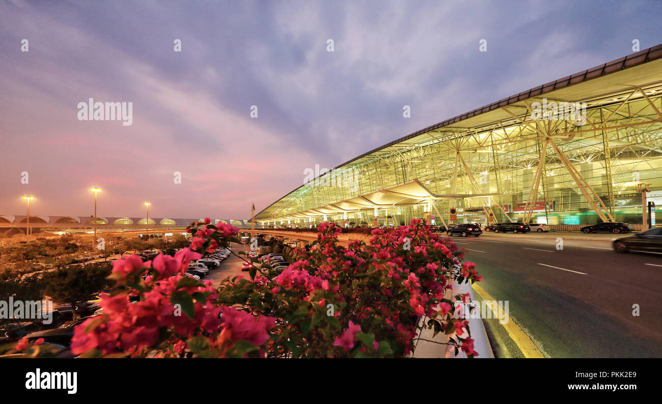 Le Guangdong Guangzhou Baiyun Airport dans la nuit Banque D'Images