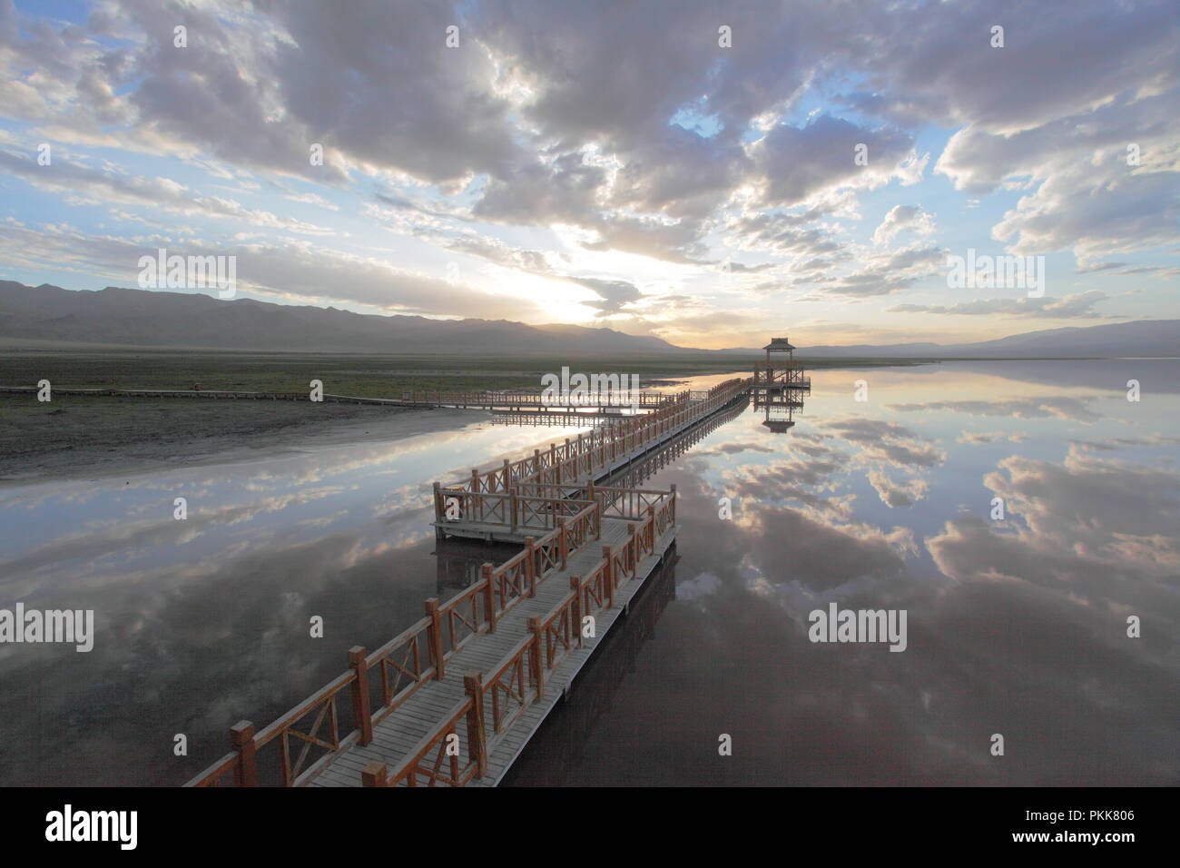 Pont d'observation, mon super lake county dans le Xinjiang Banque D'Images