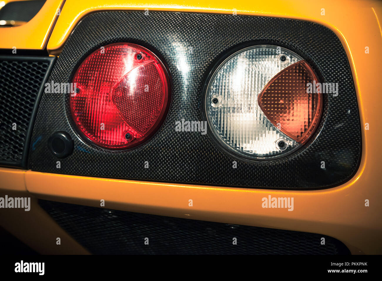 Saint-pétersbourg, Russie - le 11 juillet 2017 : Lamborghini Diablo GT Voiture de sport, avec des fragments de lumière arrière Banque D'Images