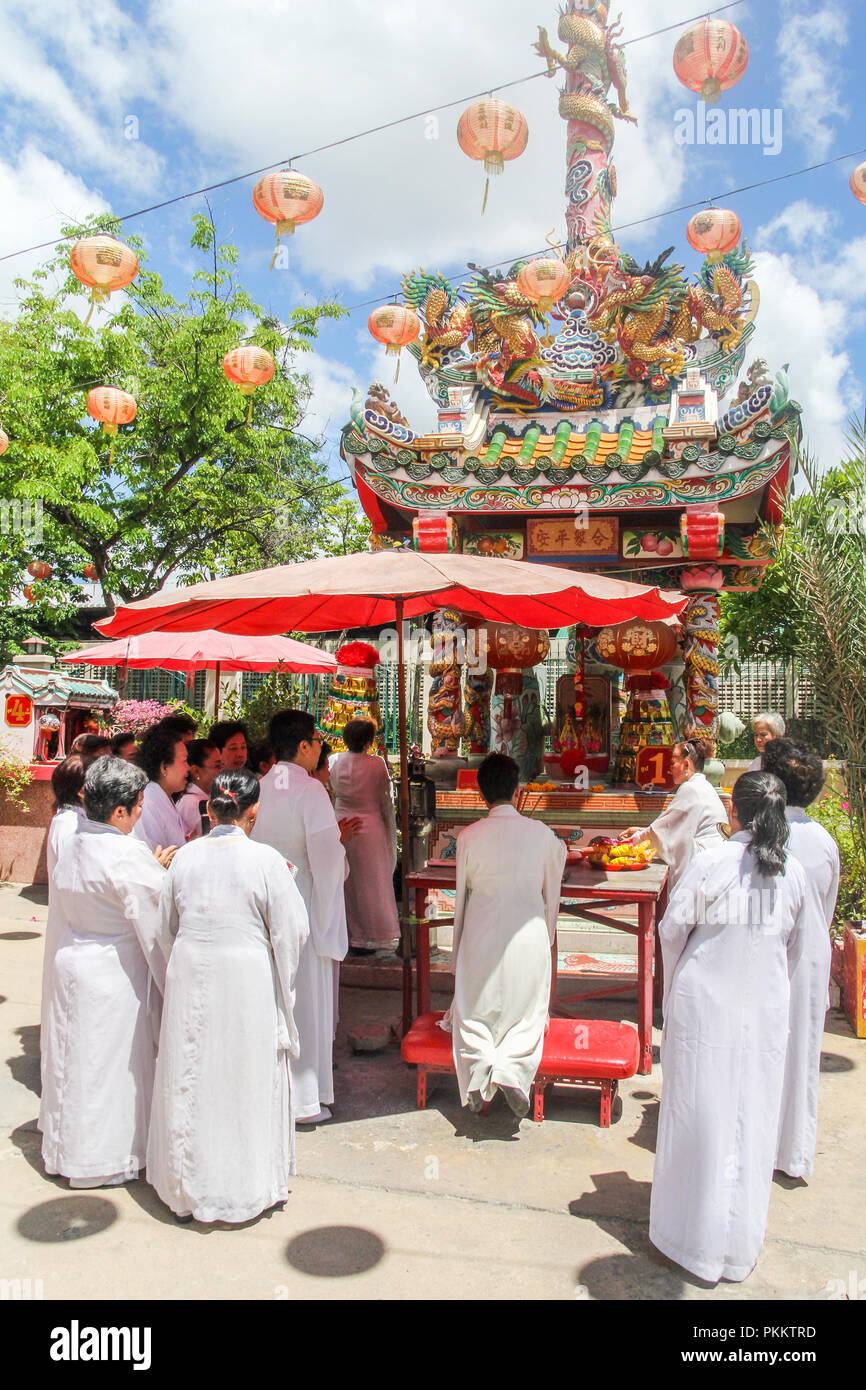 Bangkok, Thaïlande - 15 juin 2016 : Une cérémonie religieuse à l'Gong Wu de culte. Le sanctuaire est d'origine chinoise. Banque D'Images