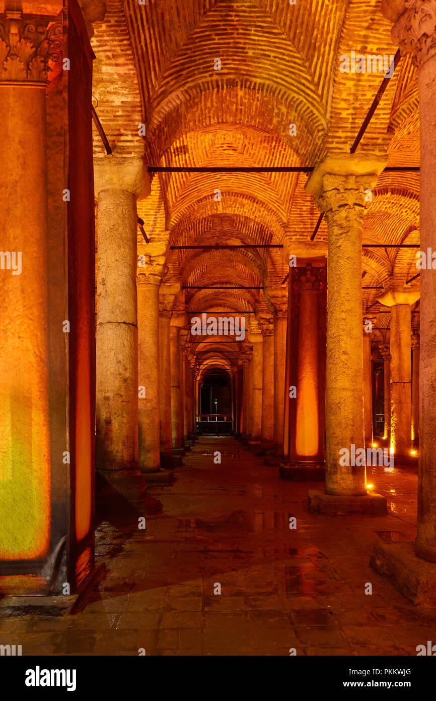 Colonnes de la Citerne Basilique Yerebatan Sarnici - -- ancien réservoir d'eau souterraine à Istanbul, Turquie Banque D'Images