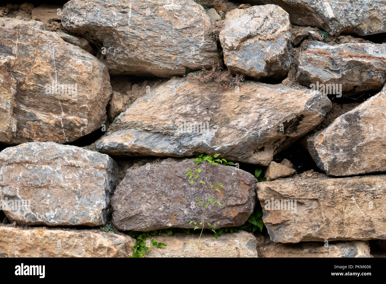 Murs en pierre sèche dans la région de trier dans les Pyrénées espagnoles. Banque D'Images