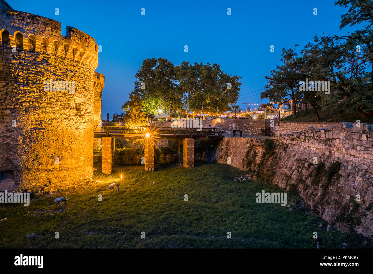 La nuit de la forteresse de Kalemegdan à Belgrade Banque D'Images