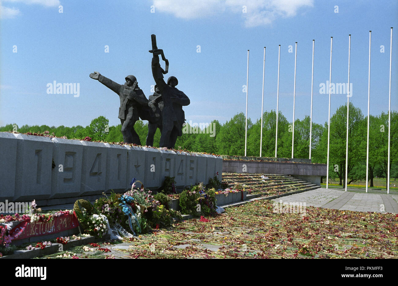 Monument commémoratif de guerre soviétique à Riga Lettonie Mai 2007 érigé en 1985 pour commémorer la victoire de l'armée soviétique sur l'Allemagne nazie pendant la Seconde Guerre mondiale Banque D'Images
