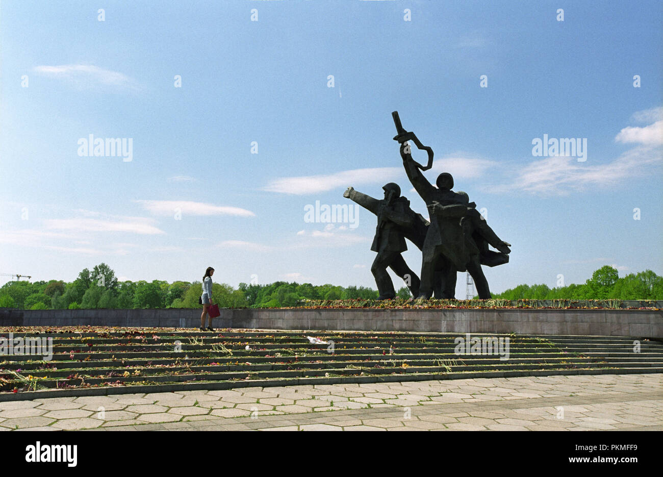 Monument commémoratif de guerre soviétique à Riga Lettonie Mai 2007 érigé en 1985 pour commémorer la victoire de l'armée soviétique sur l'Allemagne nazie pendant la Seconde Guerre mondiale Banque D'Images