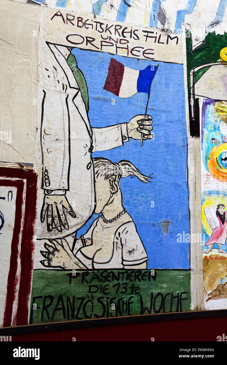 Panneau d'affichage dans l'arrière-cour de la Cafe Orphee, Regensburg, Thuringe, Bavière, Allemagne Banque D'Images