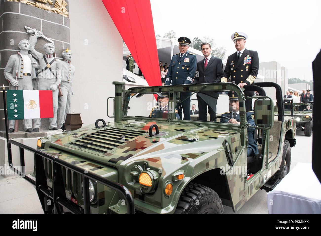 La ville de Mexico, Mexique. 13 Sep, 2018. Le Président mexicain, Enrique PeÐ¦un Nieto, arrive avant d'accueillir un défilé militaire à l'Héroïque Collegio Militar (académie militaire) à Mexico, Mexique, le 13 septembre 2018. Credit : US Joint Staff/Fédération de regarder/ZUMA/Alamy Fil Live News Banque D'Images