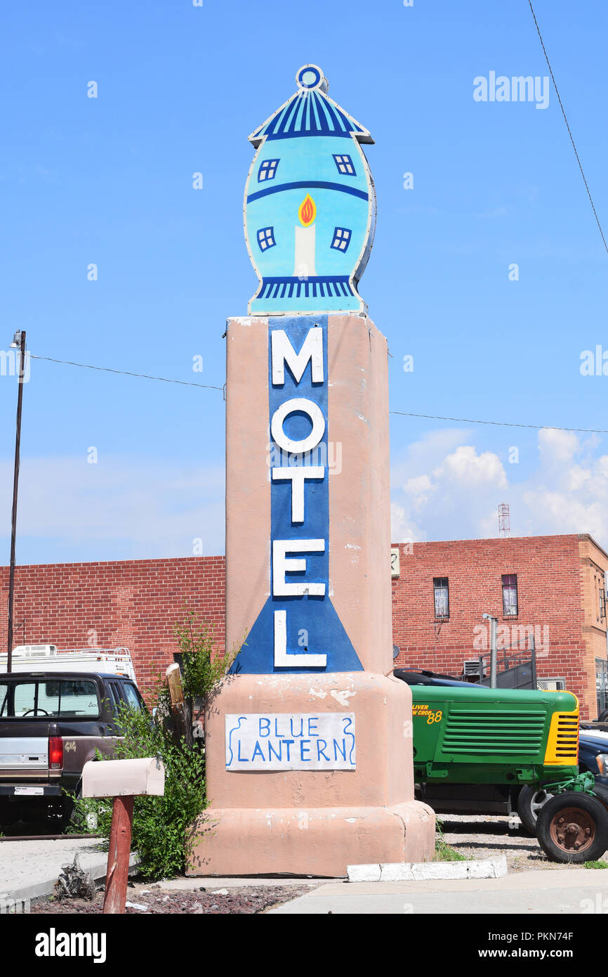 Vieux motel sign dans petite ville dans l'est du Wyoming Banque D'Images