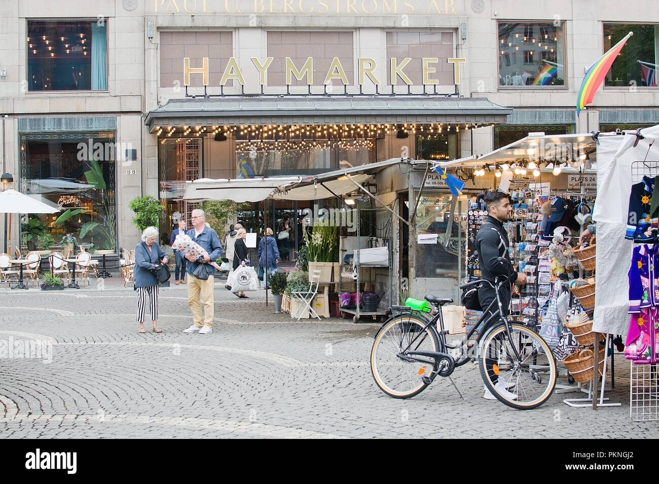 Suède, Stockholm Arlanda - Septembre 11, 2018 : les gens par le marché en dehors de la Haymarket Hotel dans le centre de Stockholm, le 11 septembre, 2018 dans Mallorc Banque D'Images