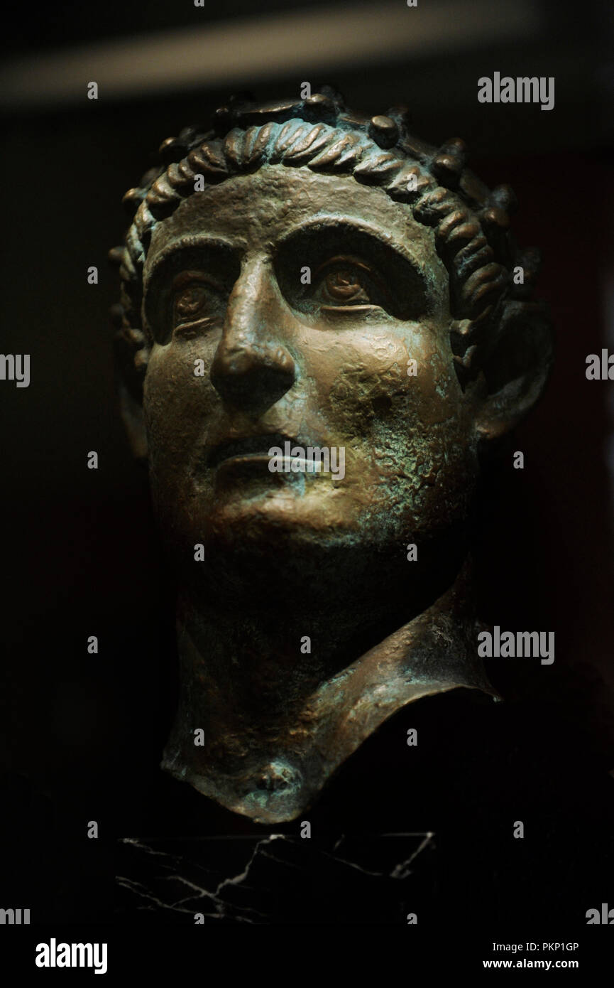 Constantin le Grand (272-337 AD). Empereur Romain. Buste en bronze. Le Musée d'histoire allemande. Berlin. L'Allemagne. Banque D'Images