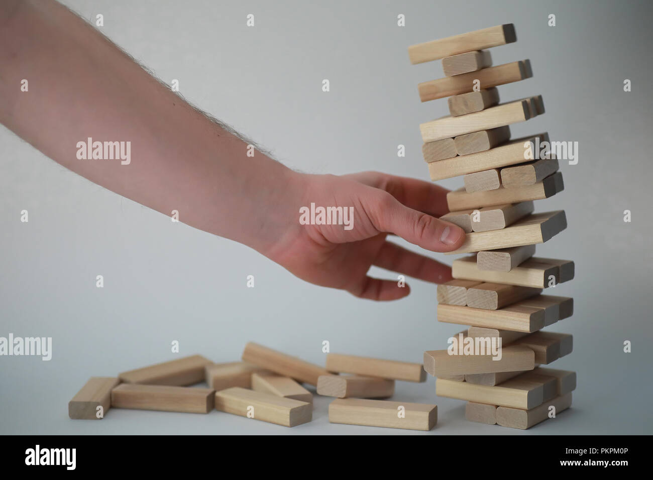 La Tour Jenga Jeu De Batons De Bois Photo Stock Alamy