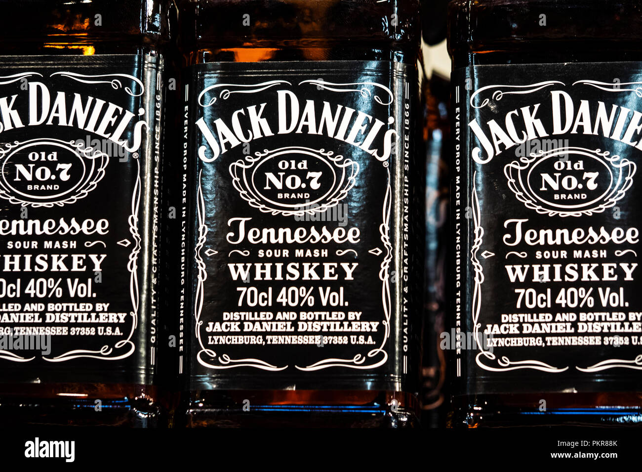 Jack Daniel's whiskey sur l'étagère du magasin. Jack Daniel's est une marque de Tennessee whiskey et les meilleures ventes de whisky américain dans le monde. Banque D'Images