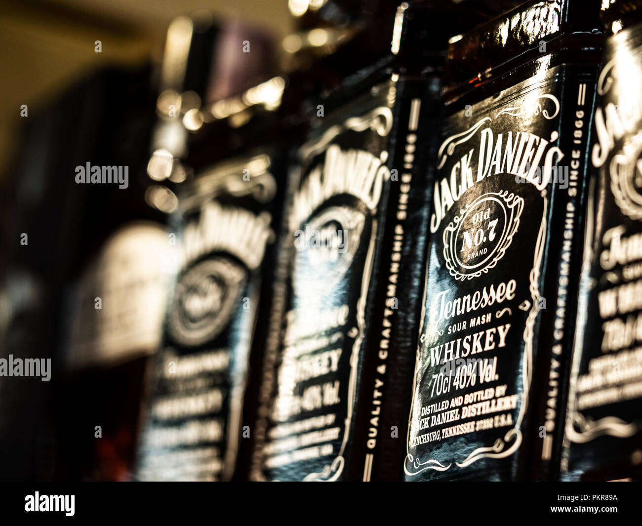 Jack Daniel's whiskey sur l'étagère du magasin. Jack Daniel's est une marque de Tennessee whiskey et les meilleures ventes de whisky américain dans le monde. Banque D'Images