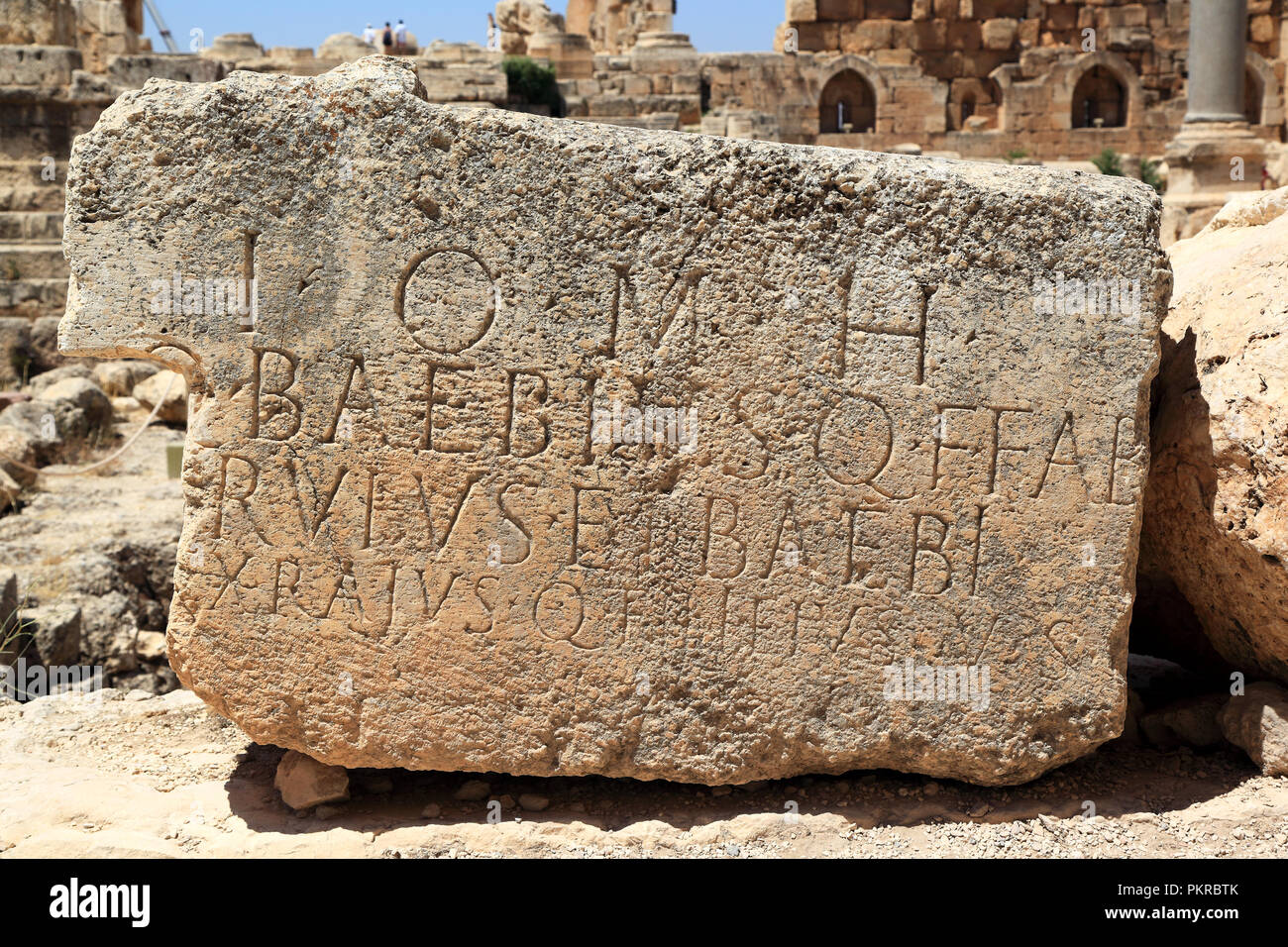 L'écriture romaine gravées dans la pierre à Baalbek ruines, Liban Banque D'Images
