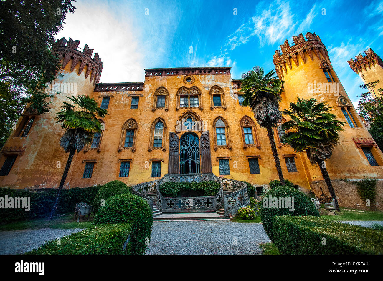 Italie Piémont Busca Castello del Roccolo et park Banque D'Images