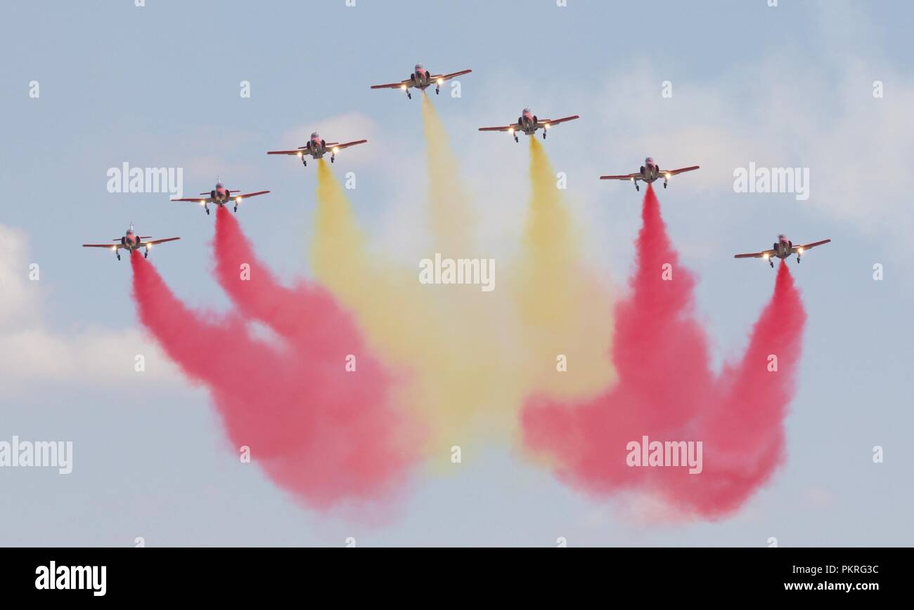 L'Armée de l'air espagnole Patrulla Aguila aerobatic affichage de vol en formation au Royal International Air Tattoo 2018 Banque D'Images