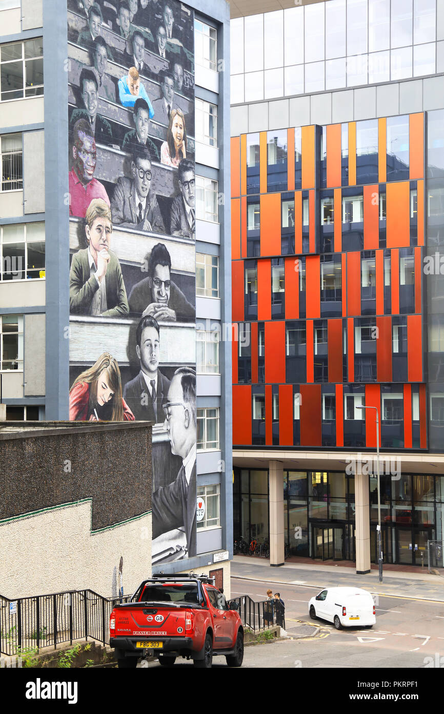 Le centre-ville de Glasgow, sentier murale où les artistes de rue ont égayé de cour, et panneaux publicitaires autour de terrains vagues, en Ecosse, Royaume-Uni Banque D'Images