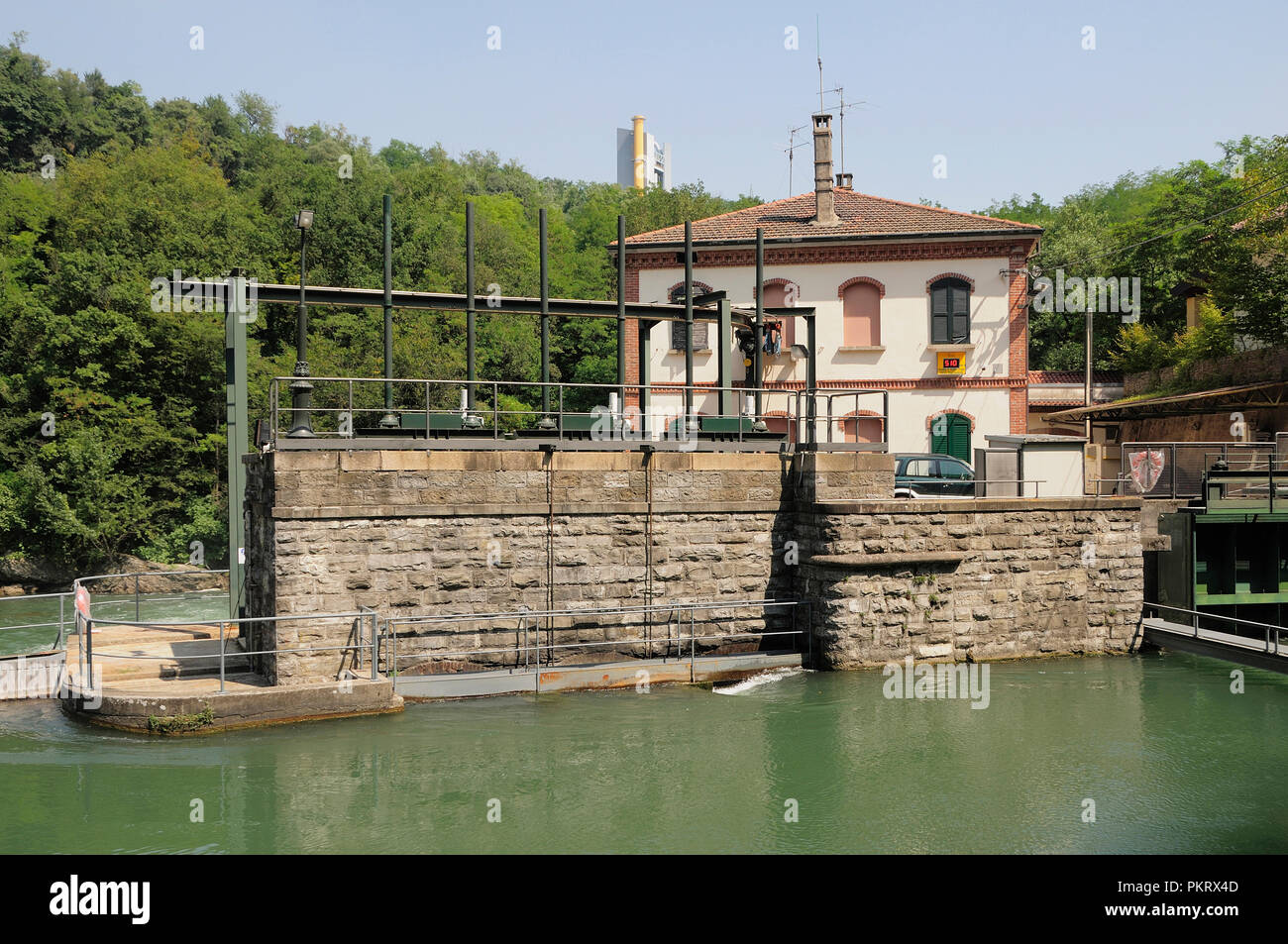 L'Italie, Lombardie, Valle Imagna, canal écluse à Cassano d'Adda. Banque D'Images
