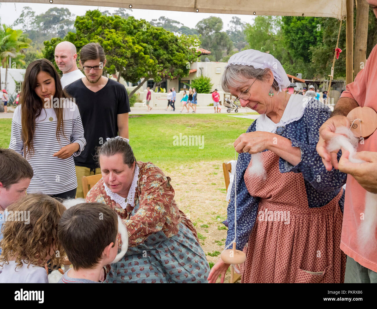 San Diego, 2 août : Les gens en costume de style ancien dans la vieille ville historique le 2 août 2014 à San Diego, Californie Banque D'Images