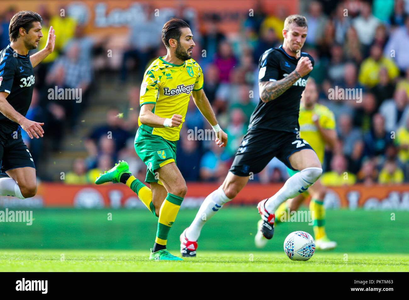 Carrow Road, Norfolk, Royaume-Uni. 15 Sep 2018. Sky Bet Championship EFL Norwich City v Middlesbrough ; Mario Vrancic fait une pause contre Middlesborough. Utilisez uniquement rédactionnel aucune utilisation non autorisée avec l'audio, vidéo, données, listes de luminaire, club ou la Ligue de logos ou services 'live'. Aucune utilisation de pari, de jeux ou d'un club ou la ligue/dvd publications et toutes les images de la Ligue anglaise de football sont soumis à licence DataCo Crédit : News Images /Alamy Live News Banque D'Images
