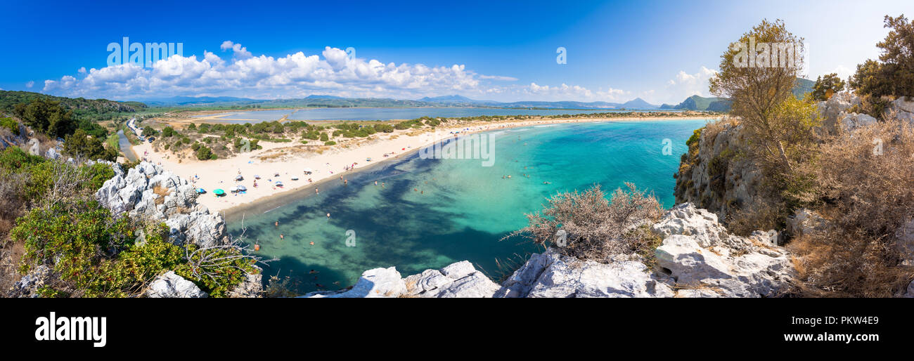 La plage de sable tropicale étonnante de Voidokilia, Péloponnèse, Grèce. Banque D'Images