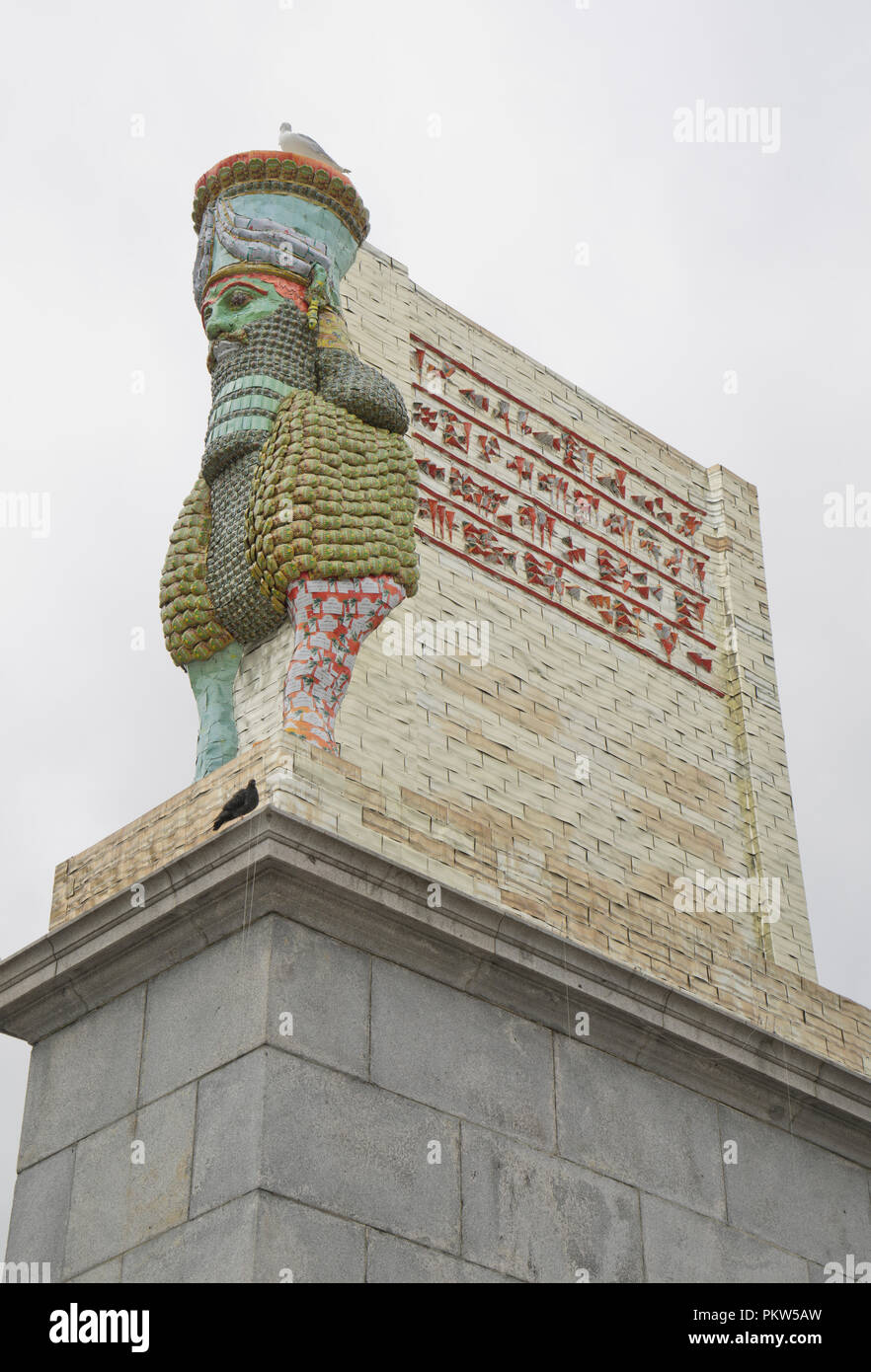 La dernière Quatrième Plinth à Trafalgar Square, Londres, est une reconstitution d'une ancienne statue de taureau ailé détruits par Isis en Iraq. Londres, Angleterre, Royaume-Uni Banque D'Images