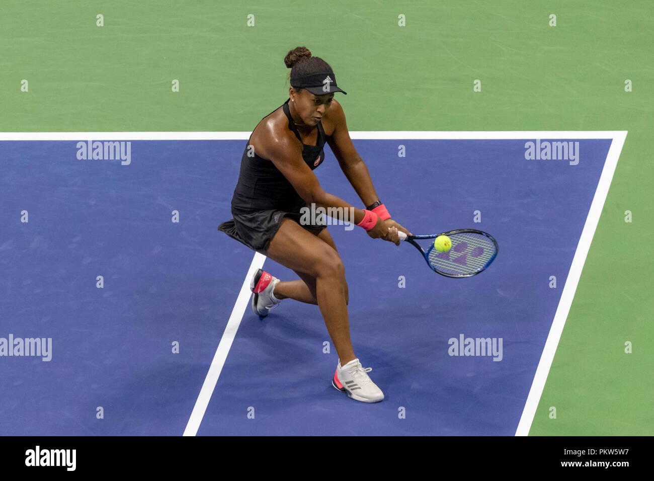 Naomi Osaka (JPN) qui se font concurrence sur les demi-finales à l'US Open de Tennis 2018. Banque D'Images