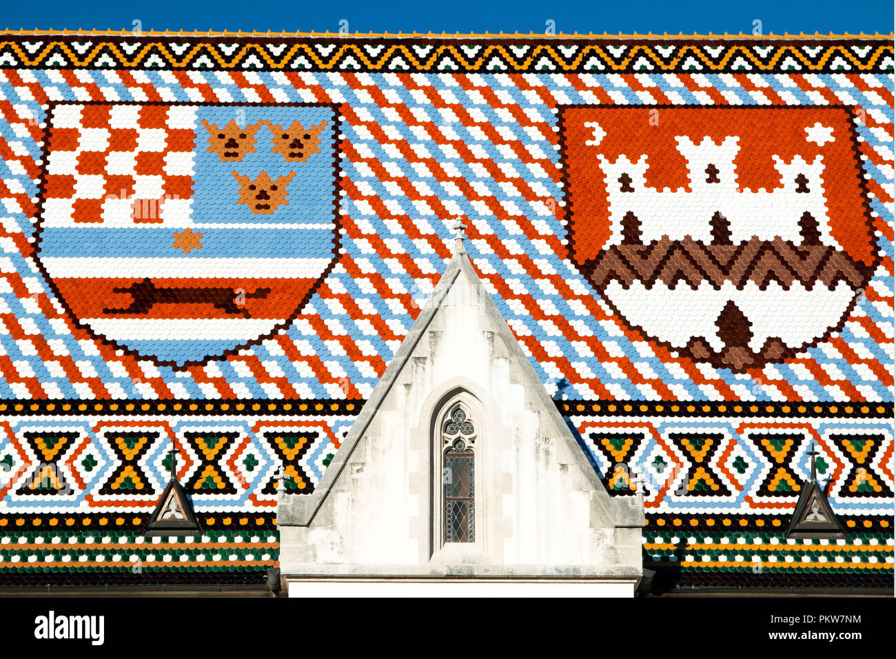 Toit coloré sur l'église Saint Marc à Zagreb, Croatie, manteau d'ams historique de la Croatie Banque D'Images