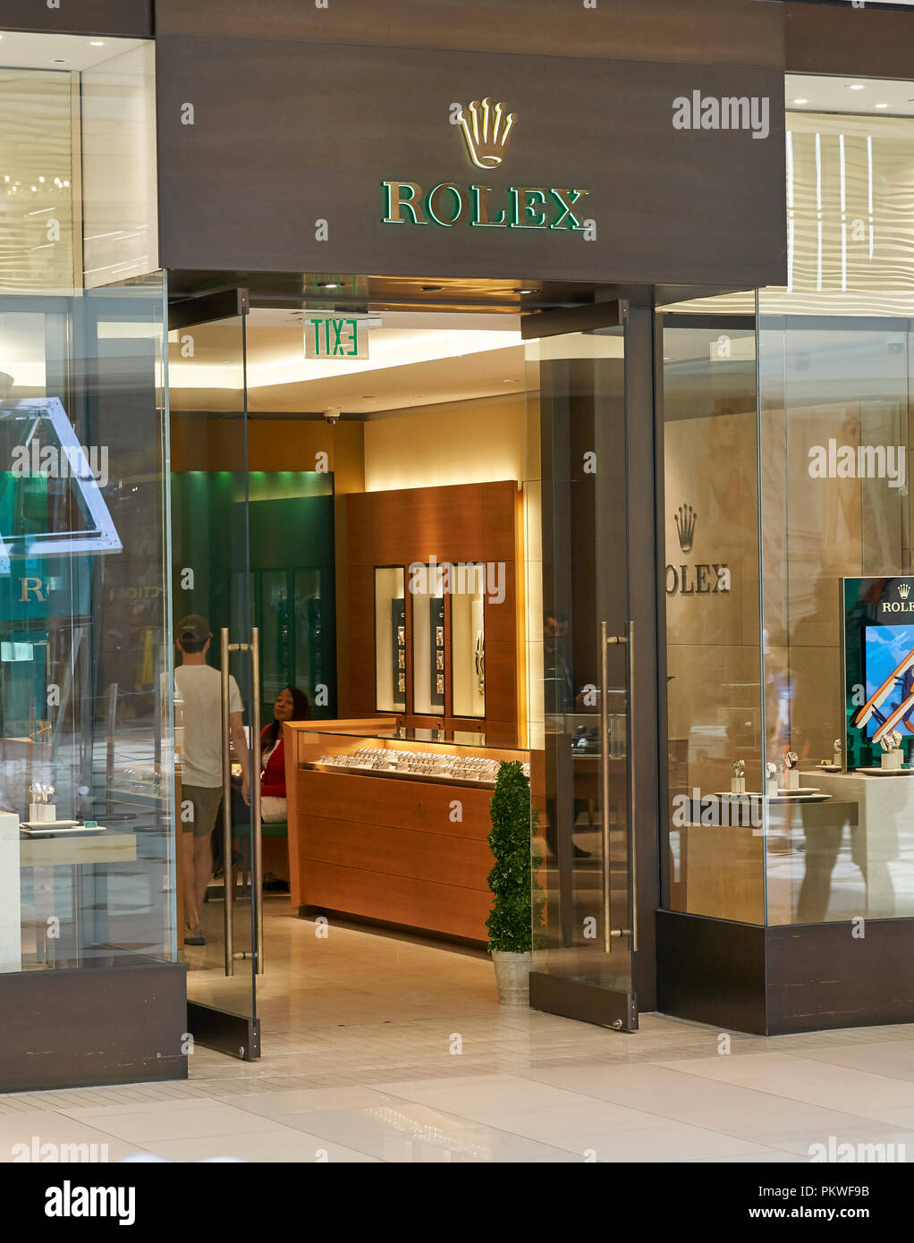 AVENTURA, USA - Le 23 août 2018 : Rolex célèbre boutique dans le centre commercial Aventura Mall. Rolex est une entreprise horlogère suisse de luxe Banque D'Images