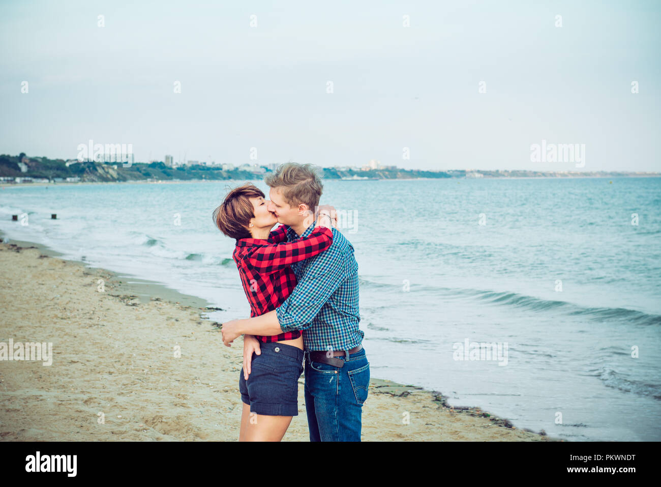 Histoire D Amour Sur La Mer De Miel Kiss Couple Amoureux Heureux D Avoir Des Moments Tendres Romantique Sur La Plage Petit Ami Et Petite Amie D Avoir Ce Jour Selectionnez Photo Stock Alamy
