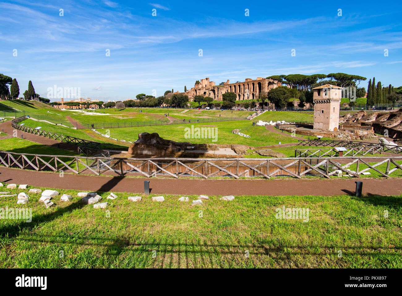 Le Circus Maximus, une ancienne course de char romain et le plus grand stade de divertissement à Rome, Italie Banque D'Images