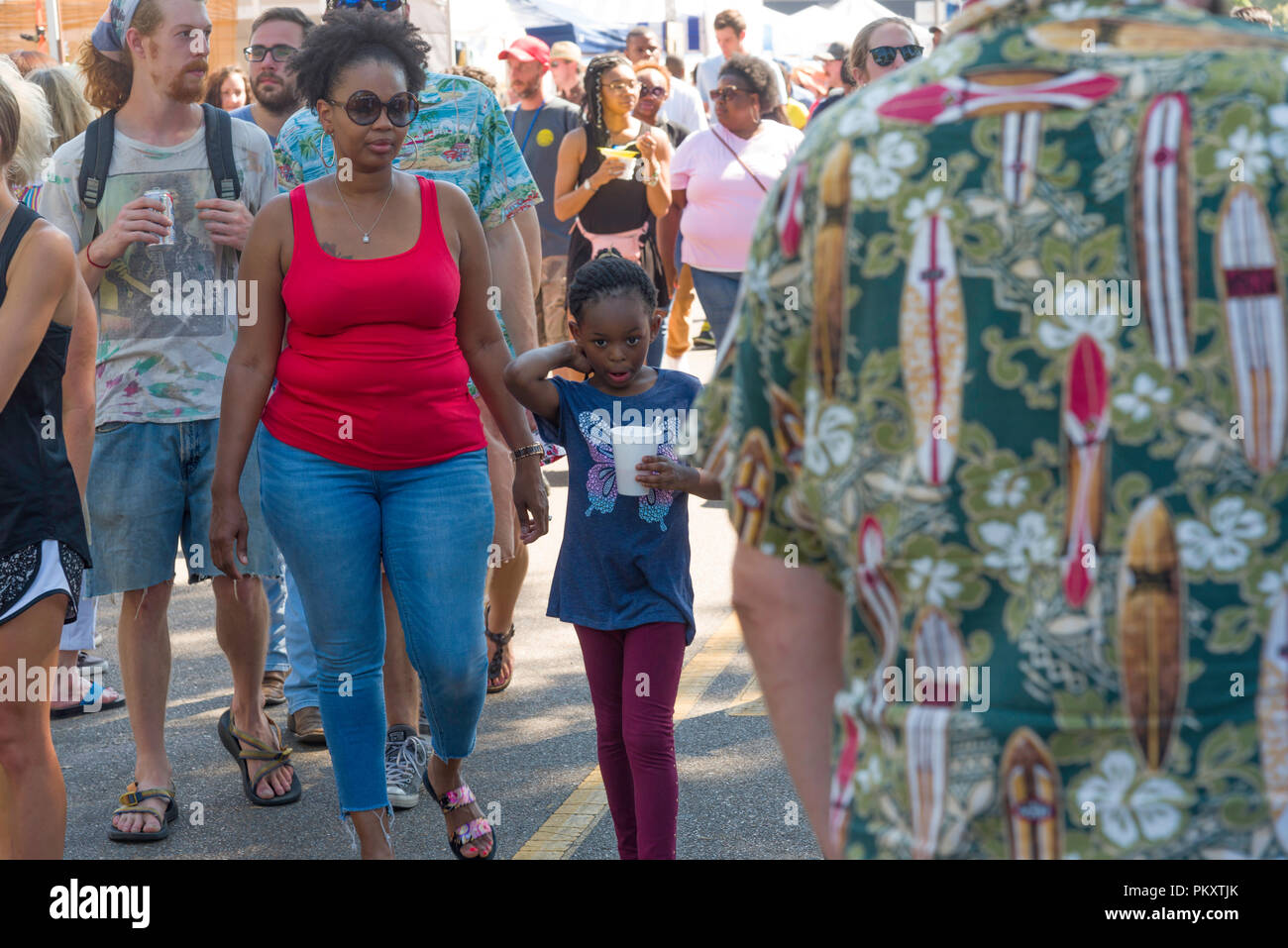 Memphis, Tennessee. 15 septembre 2018. Cooper-Young Festival 2018, Memp.Son, New York. Le plus grand festival d'une journée dans le Tennessee. Gens profitant de la dernière de l'été avec l'art, de l'alimentation et de la bonne musique. Crédit : Gary Culley/Alamy Live News Banque D'Images