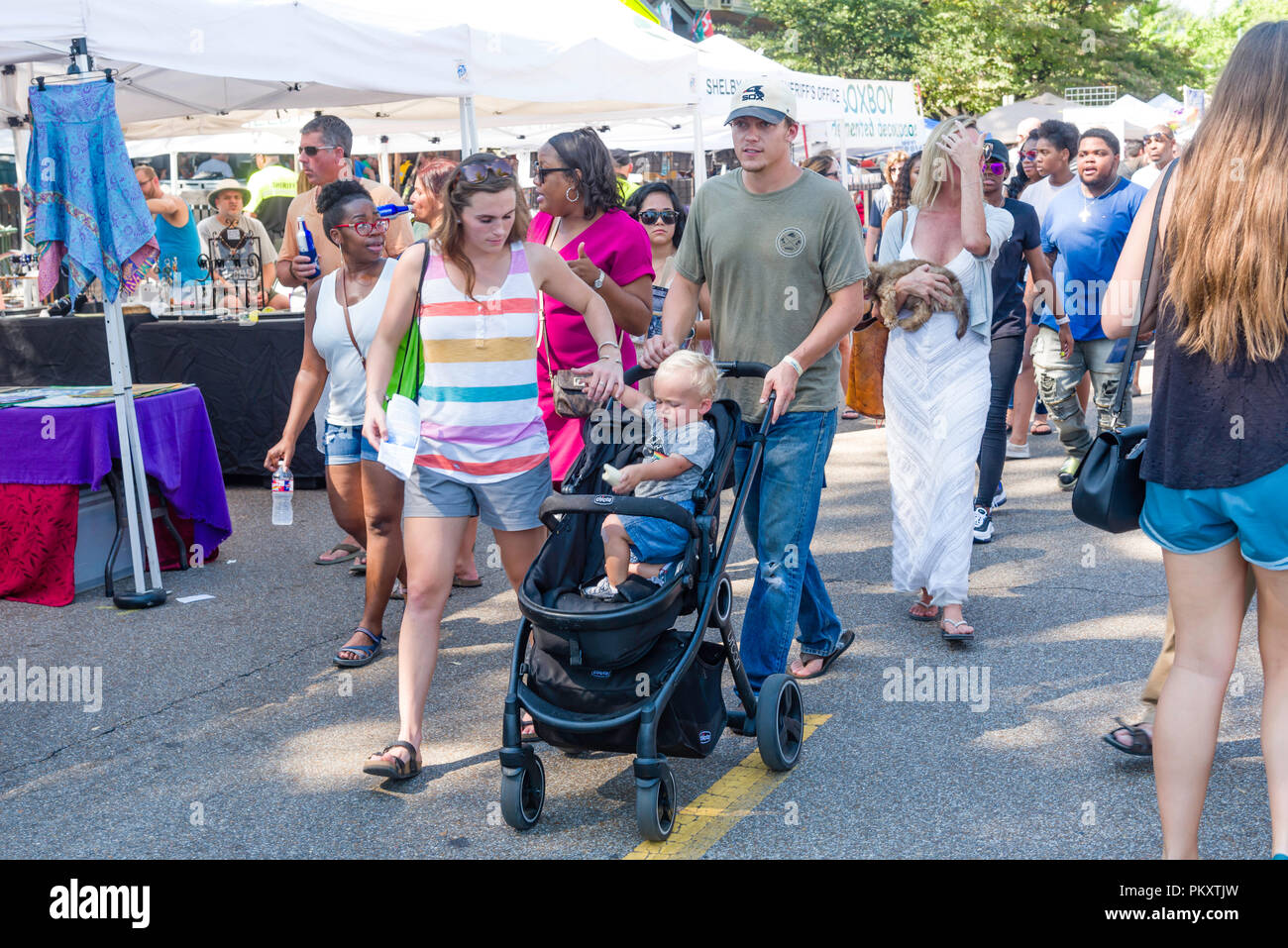 Memphis, Tennessee. 15 septembre 2018. Cooper-Young Festival 2018, Memp.Son, New York. Le plus grand festival d'une journée dans le Tennessee. Gens profitant de la dernière de l'été avec l'art, de l'alimentation et de la bonne musique. Crédit : Gary Culley/Alamy Live News Banque D'Images