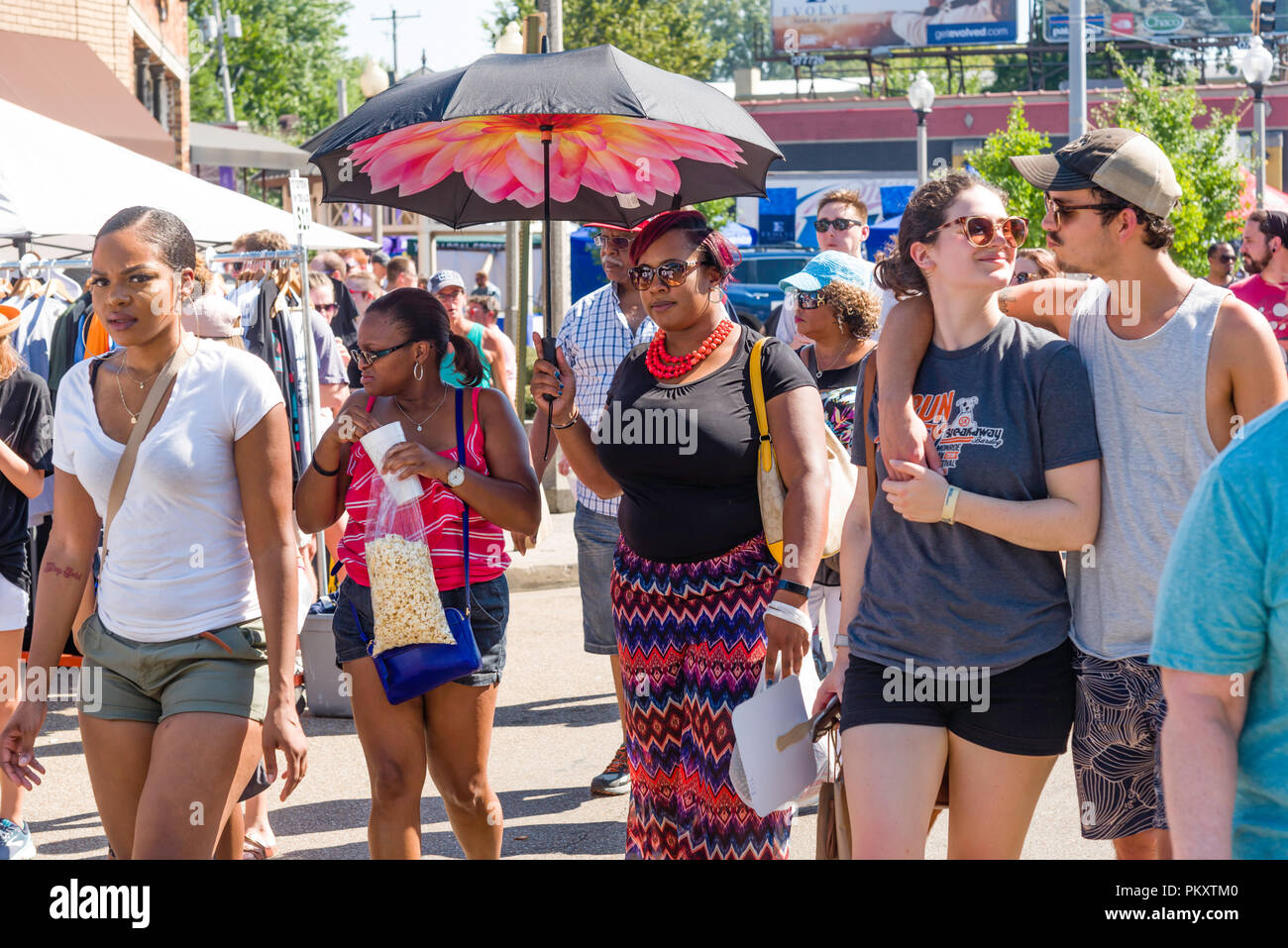 Memphis, Tennessee. 15 septembre 2018. Cooper-Young Festival 2018, Memp.Son, New York. Le plus grand festival d'une journée dans le Tennessee. Gens profitant de la dernière de l'été avec l'art, de l'alimentation et de la bonne musique. Crédit : Gary Culley/Alamy Live News Banque D'Images
