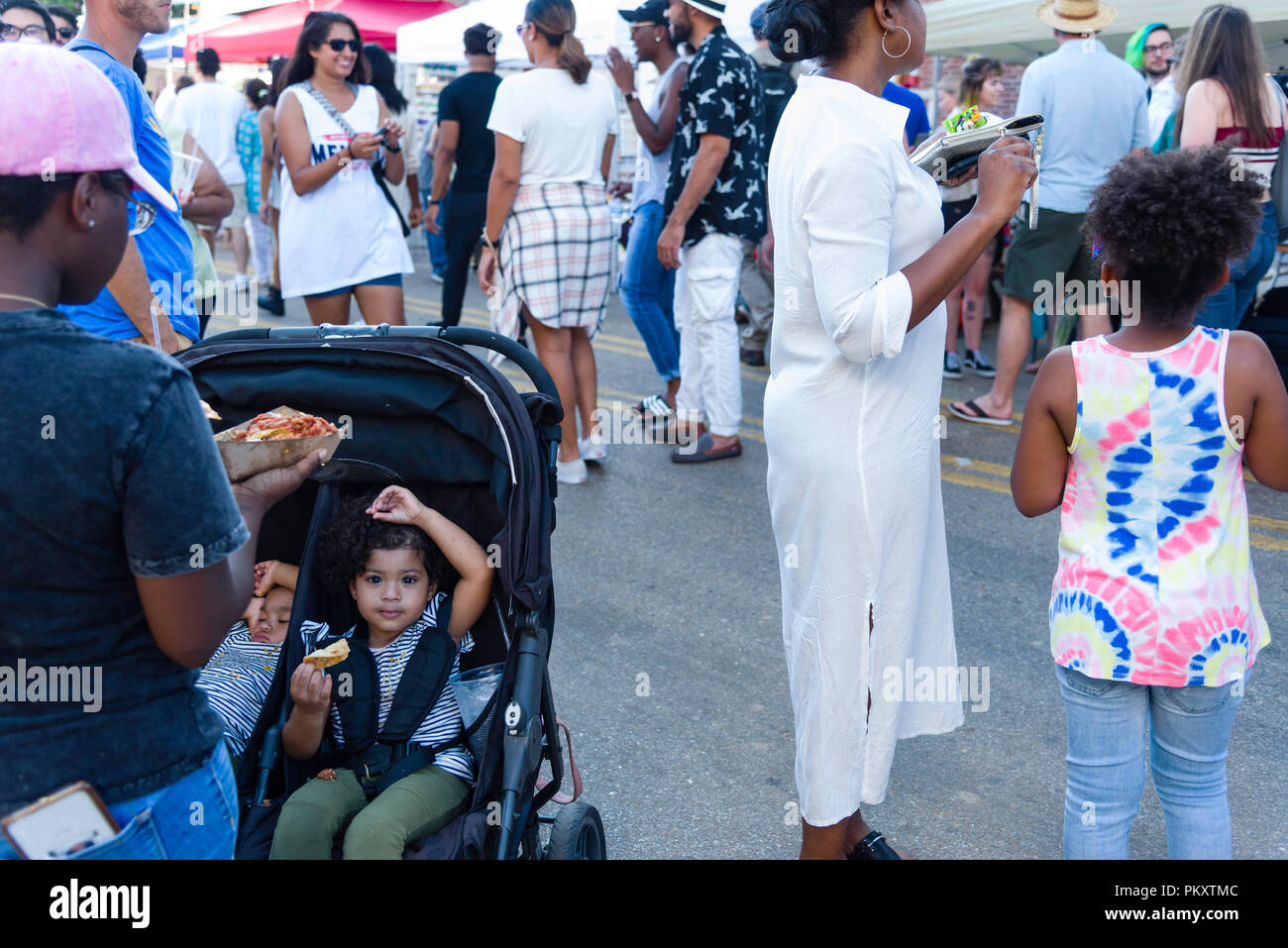 Memphis, Tennessee. 15 septembre 2018. Cooper-Young Festival 2018, Memp.Son, New York. Le plus grand festival d'une journée dans le Tennessee. Gens profitant de la dernière de l'été avec l'art, de l'alimentation et de la bonne musique. Crédit : Gary Culley/Alamy Live News Banque D'Images