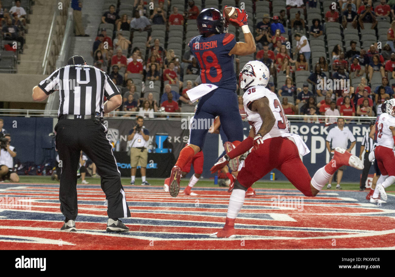 Tucson, Arizona, USA. 15 Sep, 2018. Arizona's Wide Receiver CEDRIC PETERSON (18) capture un laissez passer pour un touché contre l'Utah du sud est de retour TAELIN WEBB Samedi, 15 septembre 2018, au stade de l'Arizona à Tucson, Arizona. Crédit : Jeff Brown/ZUMA/Alamy Fil Live News Banque D'Images