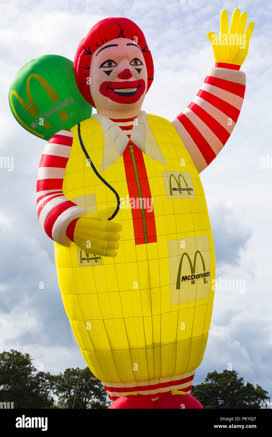 Longleat, Wiltshire, Royaume-Uni. 15 Sep, 2018. Temps parfait pour voler les montgolfières à Longleats Sky Safari. Ronald McDonald forme spéciale ballon à air chaud. Credit : Carolyn Jenkins/Alamy Live News Banque D'Images