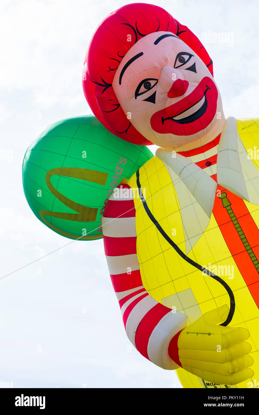 Longleat, Wiltshire, Royaume-Uni. 15 Sep, 2018. Temps parfait pour voler les montgolfières à Longleats Sky Safari. Ronald McDonald forme spéciale ballon à air chaud. Credit : Carolyn Jenkins/Alamy Live News Banque D'Images