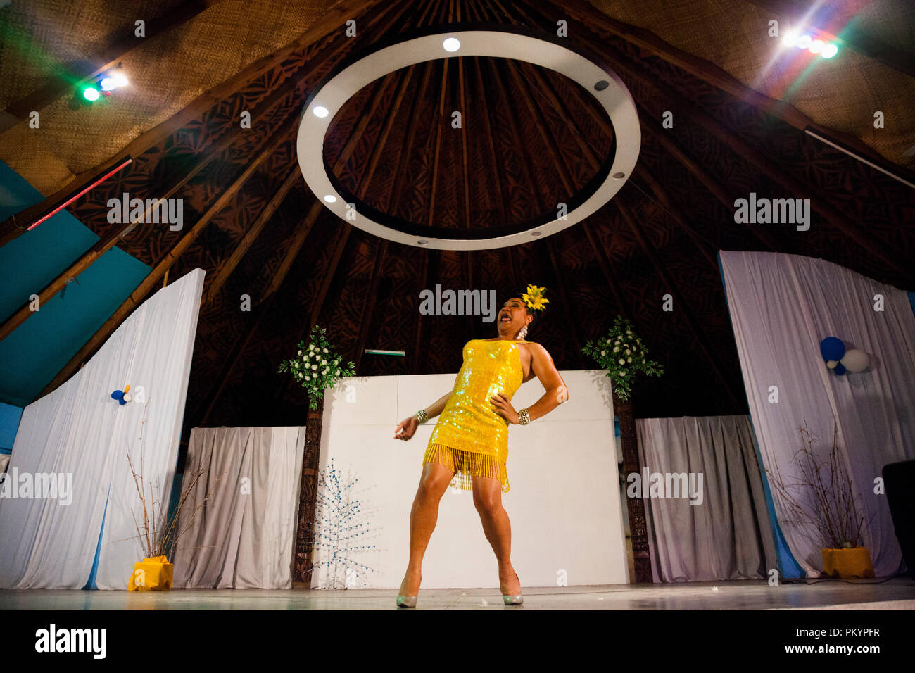 Un show de drag à Maliu Mai Bar and Grill, Apia, Samoa. Banque D'Images