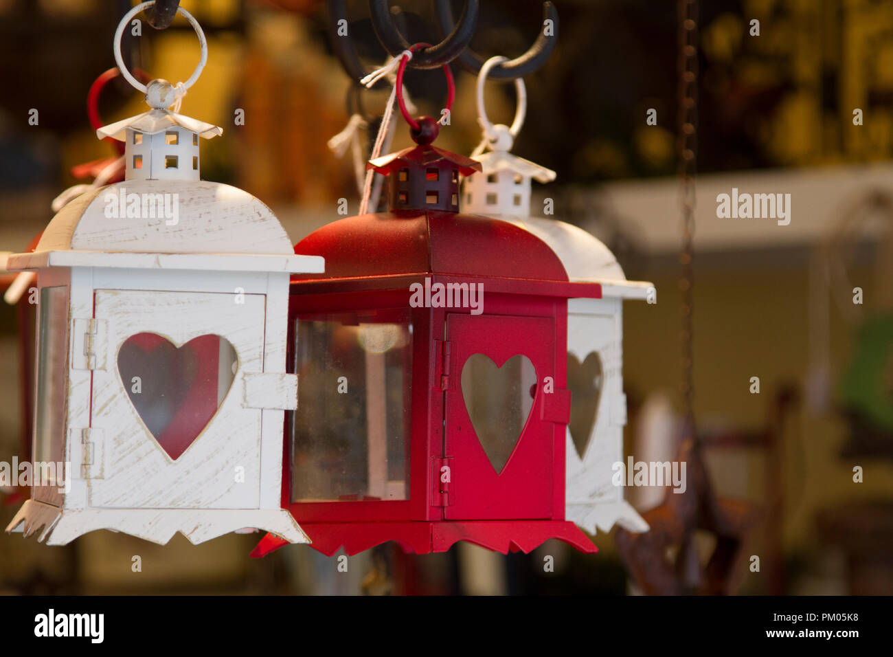 Décorations suspendu à un marché de Noël à Salzbourg Banque D'Images
