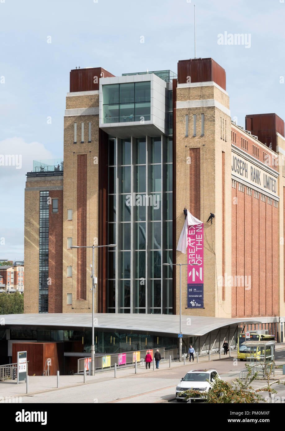Ascending travailleurs Baltic art gallery, retrait poster, Gateshead, Tyne and Wear, England, UK Banque D'Images