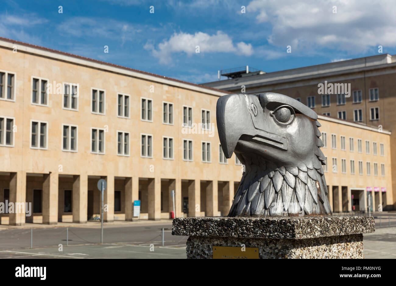 L'Aérodrome de Tempelhof, Berlin, Allemagne : 15 août 2018 : Eagle Head sur l'affichage à Eagle Square Banque D'Images