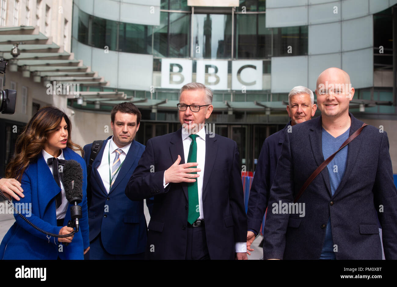 Londres, Royaume-Uni. 16 Sep, 2018. Michael Gove, Secrétaire d'Etat à l'environnement, de l'Alimentation et des Affaires rurales, quitte la BBC dans le centre de Londres après être apparu sur la 'Andrew Marr Show'.. Credit : Mark Thomas/Alamy Live News Banque D'Images