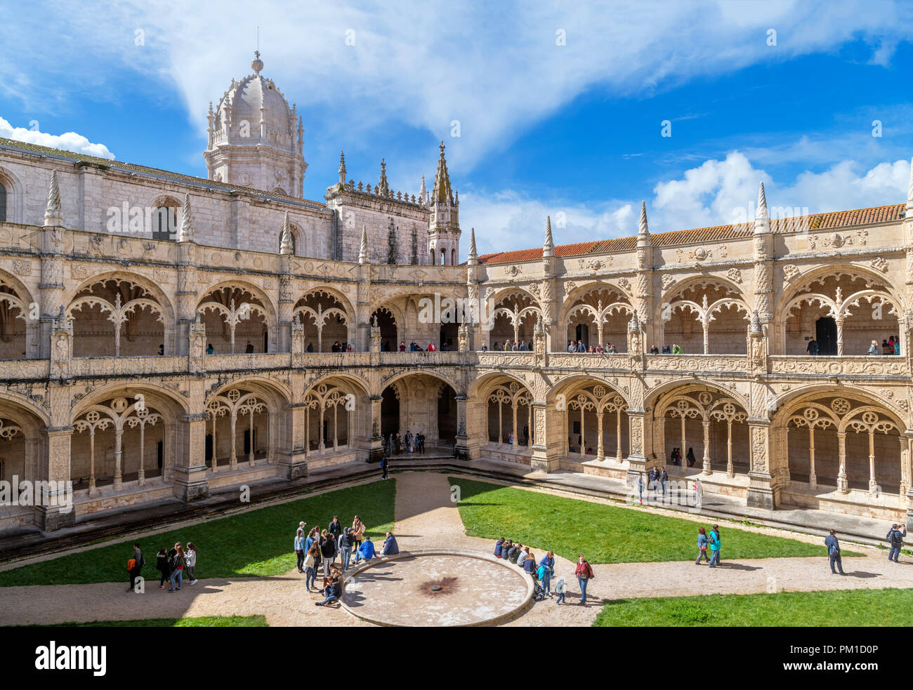 Vue depuis la partie supérieure Cloître du Monastère des Hiéronymites (Mosteiro dos Jeronimos ), quartier de Belém, Lisbonne, Portugal Banque D'Images