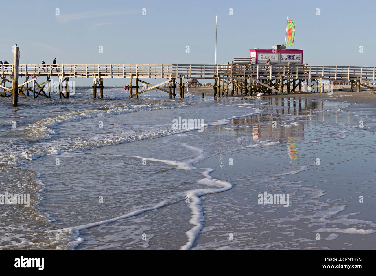 Pont à un restaurant de plage, maison sur pilotis, Schleswig-Holstein, Allemagne Banque D'Images